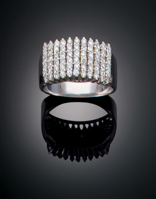 1089   -  <p><span class="object_title">ANILLO ANCHO CON DIAMANTES</span></p>
