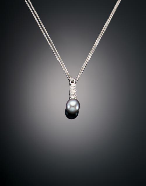 1102   -  <p><span class="object_title">COLLAR CON PERLA DE TAHITI Y DIAMANTES</span></p>
