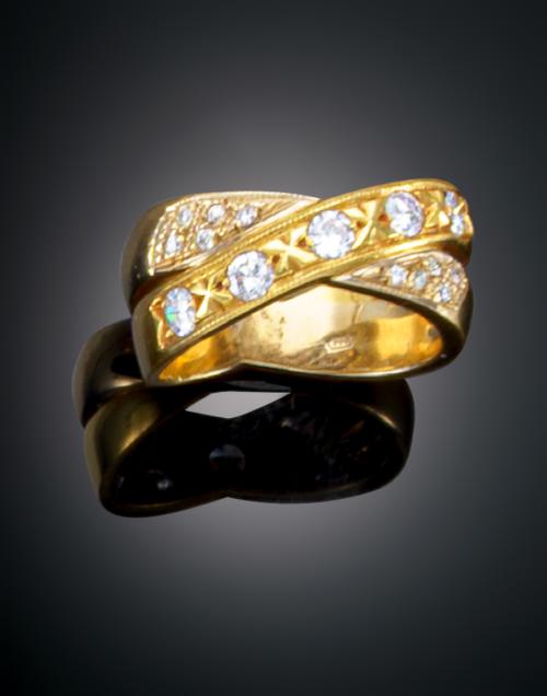 985   -  <p><span class="object_title">SORTIJA ANCHA CRUZADA CON DIAMANTES </span></p>