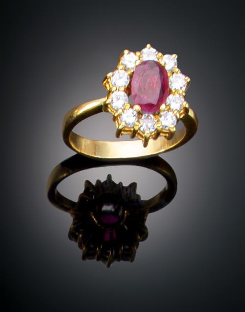 998   -  <p><span class="object_title">SORTIJA CON RUBÍ Y DIAMANTES </span></p>