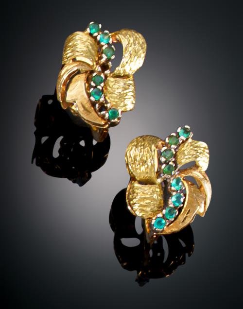 962   -  <p><span class="object_title">PENDIENTES ESTILO FLORAL CON ESMERALDAS </span></p>