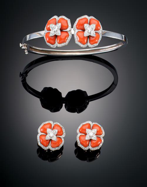 1153   -  <p><span class="object_title">PULSERA Y PENDIENTES CON CORAL Y DIAMANTES </span></p>