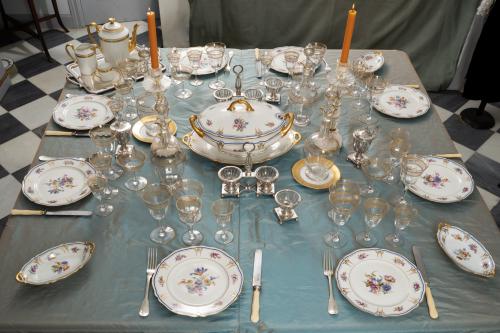 78   -  <p><span class="object_title">LIMOGES<br/>Importante vajilla en porcelana Micheland Fréres. C. 1920.</span><br></p>
