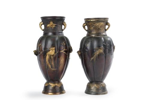 Pareja de jarrones en bronce, Japón, finales del S. XIX. 