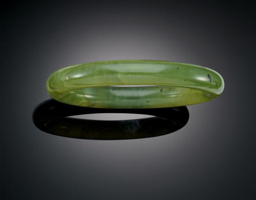 1185   -  <p><span class="object_title">BRAZALETE DE JADE NEFRITA</span></p>