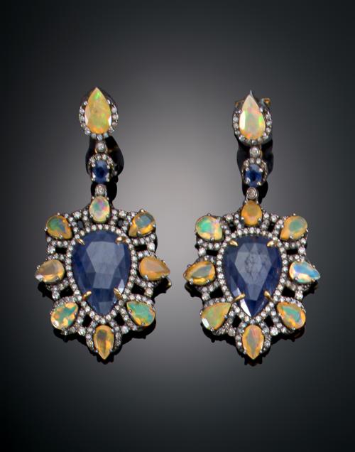 1169   -  <p><span class="object_title">PENDIENTES LARGOS ZAFIROS, DIAMANTES Y ÓPALOS</span></p>