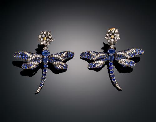 1176   -  <p><span class="object_title">PENDIENTES CON FORMA DE LIBÉLULA CON ZAFIROS Y DIAMANTES </span></p>