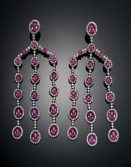 1175   -  <p><span class="object_title">PENDIENTES LARGOS CASCADA CON RUBÍS</span></p>