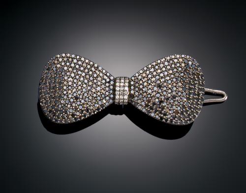 1178   -  <p><span class="object_title">PASADOR DE PELO CON DIAMANTES</span></p>
