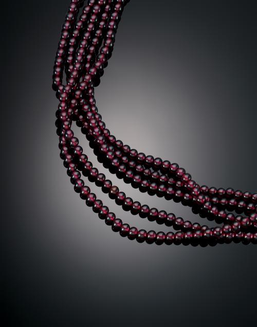 1188   -  <p><span class="object_title">COLLAR CINCO HILOS CON CUENTAS DE GRANATES</span></p>