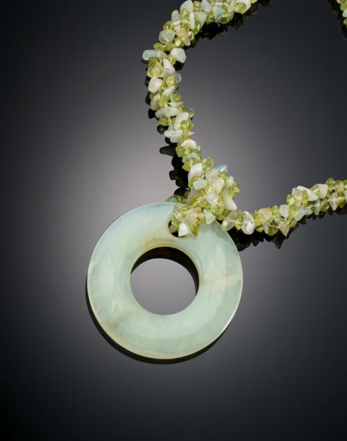 1181   -  <p><span class="object_title">COLLAR JADE CON COLGANTE CIRCULAR PULIDO </span></p>