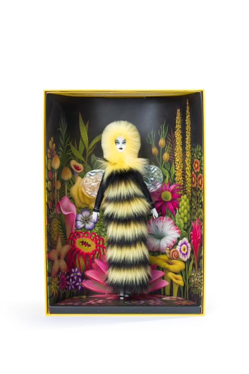 889   -  <p><span class="object_author">MARK RYDEN (EEUU, 1963) - Mark Ryden x Barbie "Barbie Bee" (Barbie Abeja)</span></p>