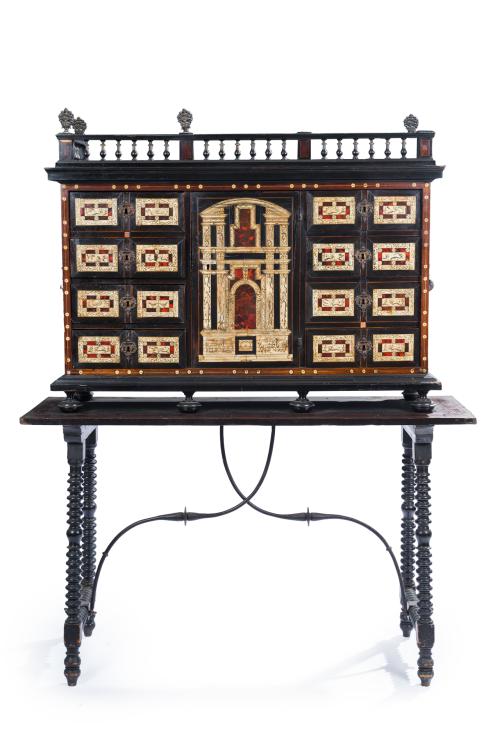 109 - <p><span class="object_title">Bargueño en madera de palosanto, ébano y hueso pirograbado, Italia, S. XVII.</span><br></p>