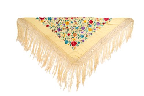 75 - <p><span class="object_title">Mantón de los llamados "de Manila" en seda de color vainilla con bordados de flores de rico colorido.</span><br></p>