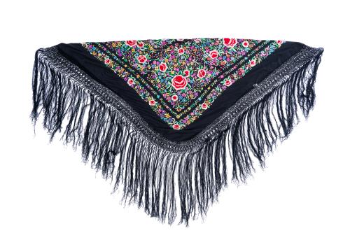 46 - <p><span class="object_title">Mantón de los llamados "de Manila" en seda de color negro con flores bordadas de rico colorido. </span><br></p>