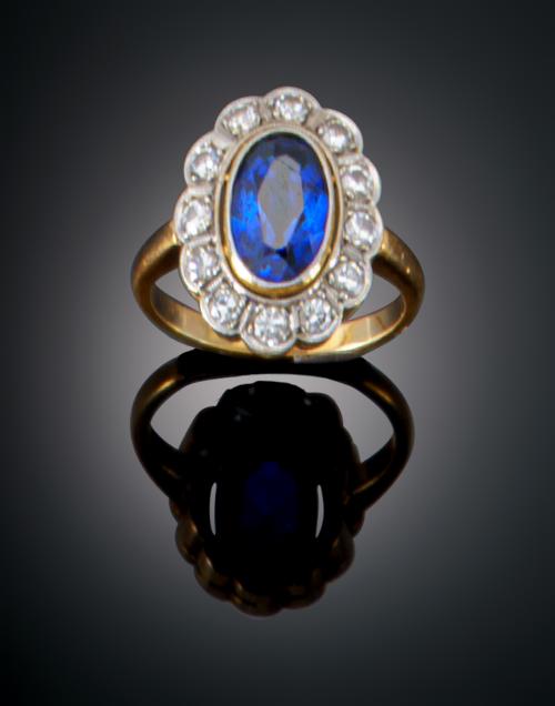 <p><span class="object_title">SORTIJA CON ZAFIRO SINTÉTICO Y DIAMANTES. AÑOS 30</span></p>