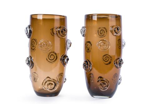 435 - <p><span class="object_title">Gran pareja de jarrones italianos en cristal de Murano soplado en color topacio ahumado, modelo Constantini. </span><br></p>