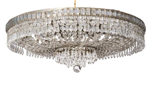 149   -  <p><span class="object_title">Lámpara plafón en cristal con decoración de cuentas. Perímetro de prismas colgantes y remate de esfera. </span><br></p>