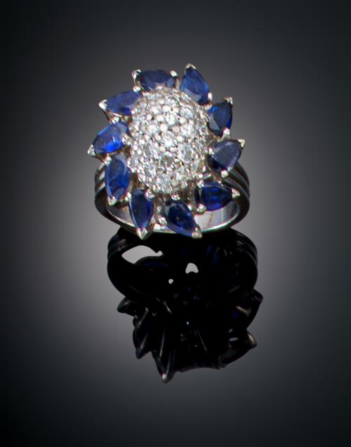 995   -  <p><span class="object_title">SORTIJA DE DIAMANTES Y ZAFIROS</span></p>