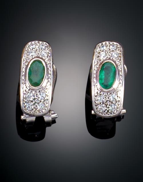 957   -  <p><span class="object_title">PENDIENTES CON ESMERALDAS Y DIAMANTES</span></p>