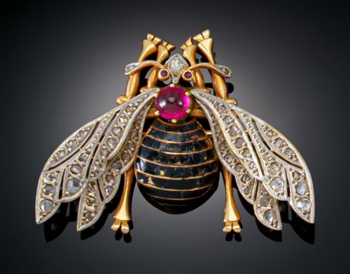 <p><span class="object_title">BROCHE DE ABEJA CON DIAMANTES</span></p>