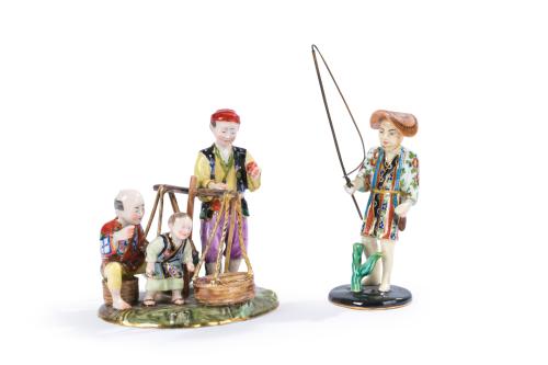 63 - <p><span class="object_title">Lote en porcelana japonesa, C. 1900. <br/>Formado por: Grupo de figuras de campesinos y pescador. </span><br></p>