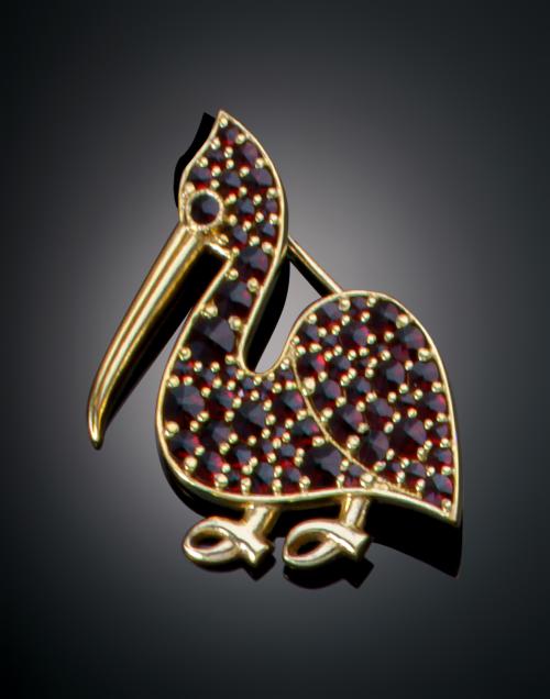 1186   -  <p><span class="object_title">BROCHE "PELÍCANO" CON GRANATES DE CRISTAL DE BOHEMIA</span></p>