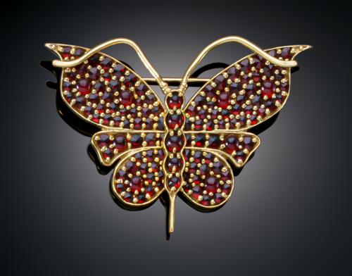 1189   -  <p><span class="object_title">BROCHE "MARIPOSA" CON GRANATES DE CRISTAL DE BOHEMIA</span></p>