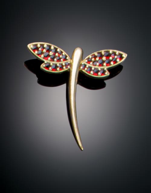 1143   -  <p><span class="object_title">BROCHE "LIBÉLULA" CON GRANATES DE CRISTAL DE BOHEMIA</span></p>