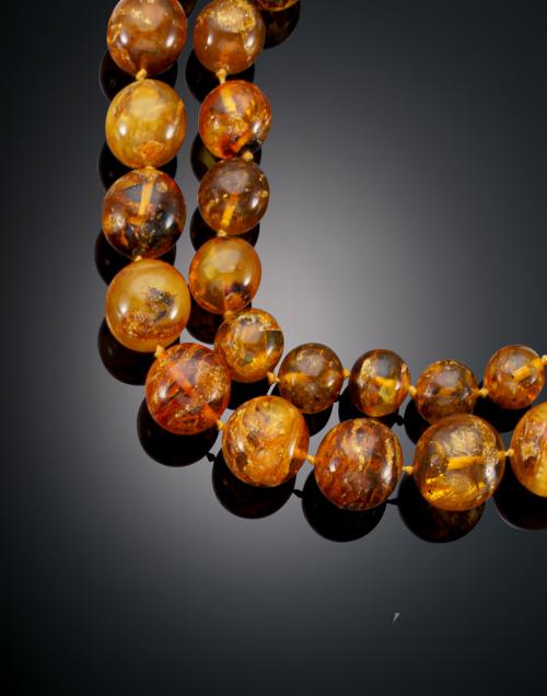 1194   -  <p><span class="object_title">COLLAR LARGO CON CUENTAS DE ÁMBAR</span></p>