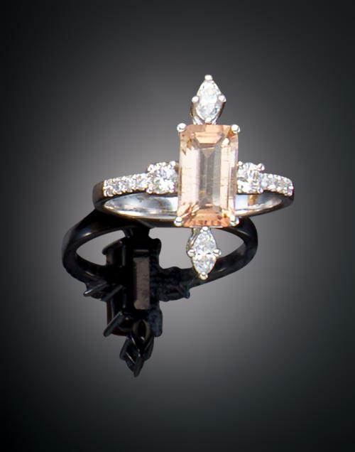1000   -  <p><span class="object_title">SORTIJA DE KUNZITA Y DIAMANTES </span></p>