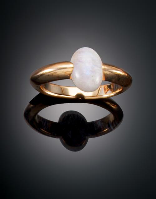 1131   -  <p><span class="object_title">SORTIJA CON PIEDRA LUNA</span></p>