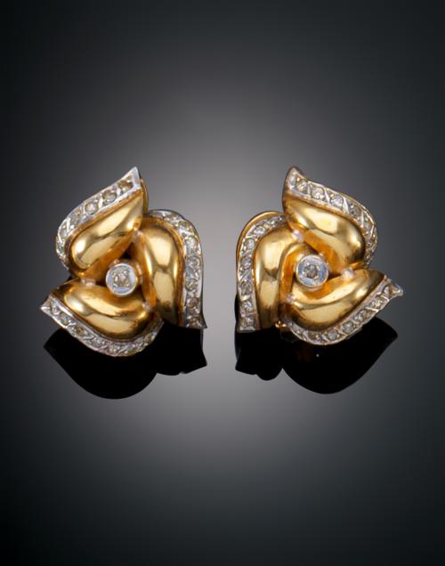 1049   -  <p><span class="object_title">PENDIENTES VINTAGE CON DIAMANTES</span></p>