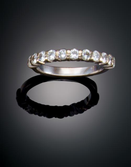 1078   -  <p><span class="object_title">SORTIJA MEDIA ALIANZA CON DIAMANTES</span></p>