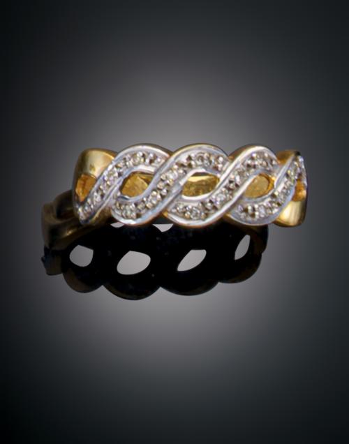 1042   -  <p><span class="object_title">SORTIJA CON DISEÑO TRENZADO</span></p>