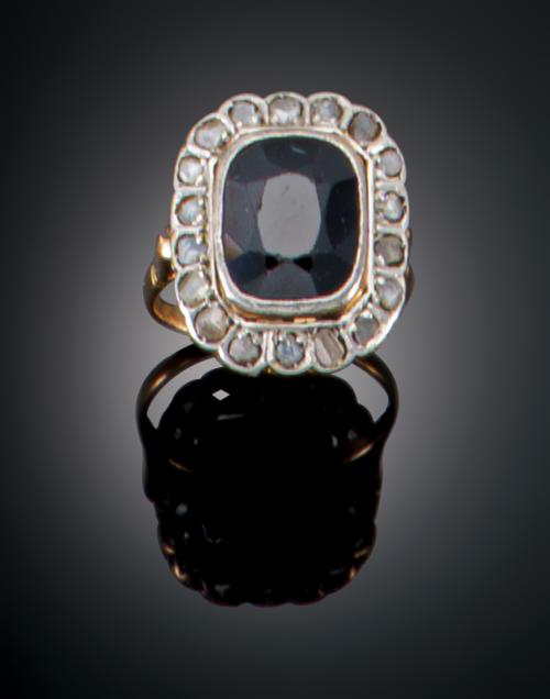 <p><span class="object_title">SORTIJA VINTAGE CON ZAFIRO SINTÉTICO Y DIAMANTES </span></p>