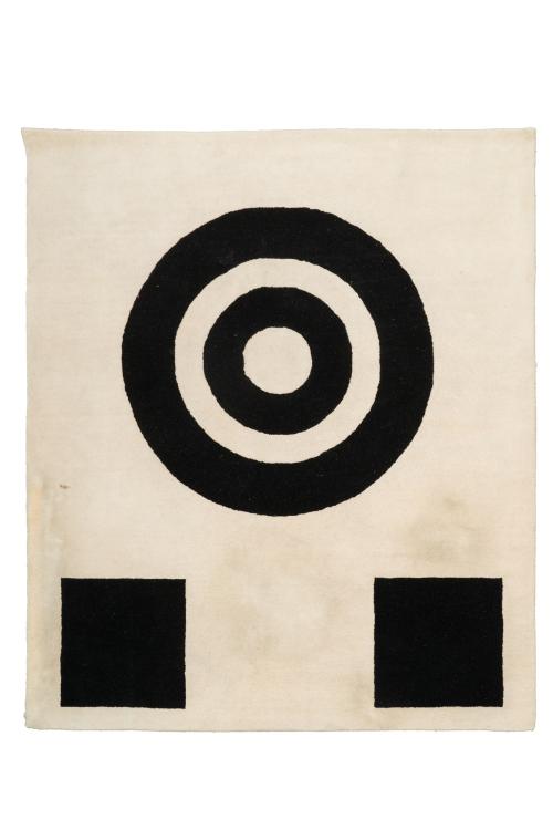 477 - <p><span class="object_title">ANDREA STUYCK<br/>Alfombra de diseño contemporáneo con decoración geométrica en negro sobre campo color beige. </span><br></p>