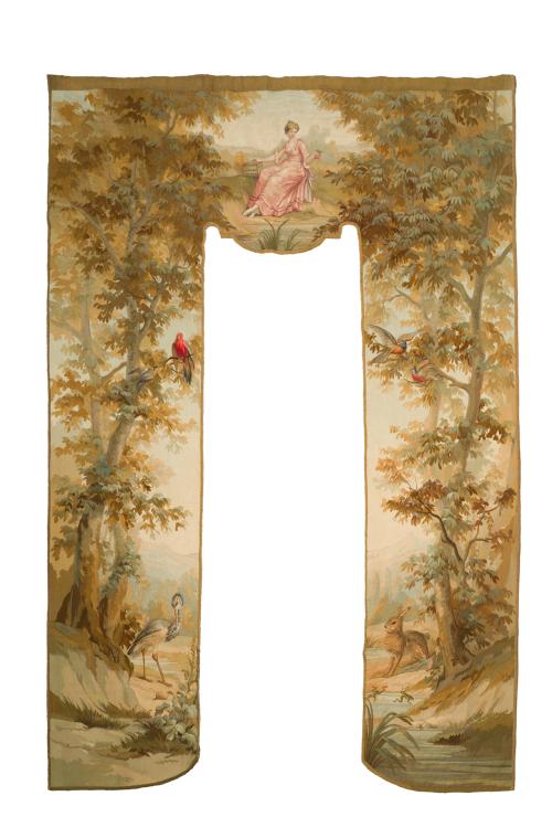 123 - <p><span class="object_title">"Trumeau de tapisserie"<br/>Tapiz Aubusson en lana a modo de cubrepuerta o frontal de cama con dosel representando una escena bucólica y animales en paisaje, S. XIX. <br/> </span><br></p>