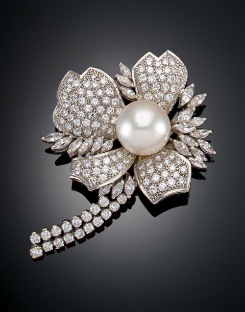 BROCHE FLORAL CON PERLA AUSTRALIANA Y DIAMANTES
