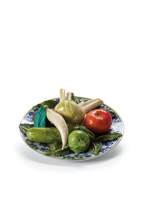 134   -  <p><span class="object_title">CHRISTINE VIENNET (1947)<br/>"Plato de engaño"</span><br></p>