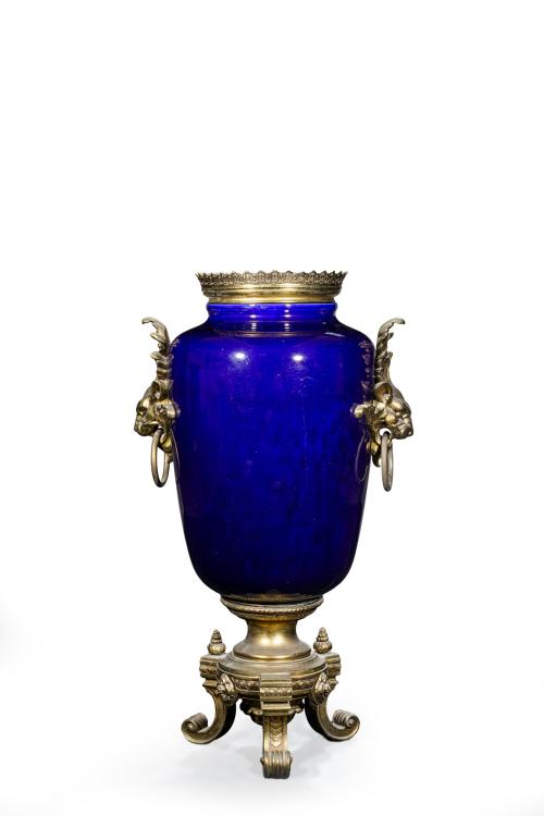 187   -  <p><span class="object_title">Jarrón en porcelana de estilo Sévres, Francia, C. 1900.</span><br></p>