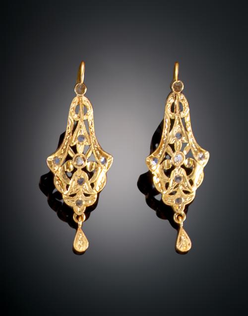 1021   -  <p><span class="object_title">PENDIENTES ESTILO ISABELINO </span></p>