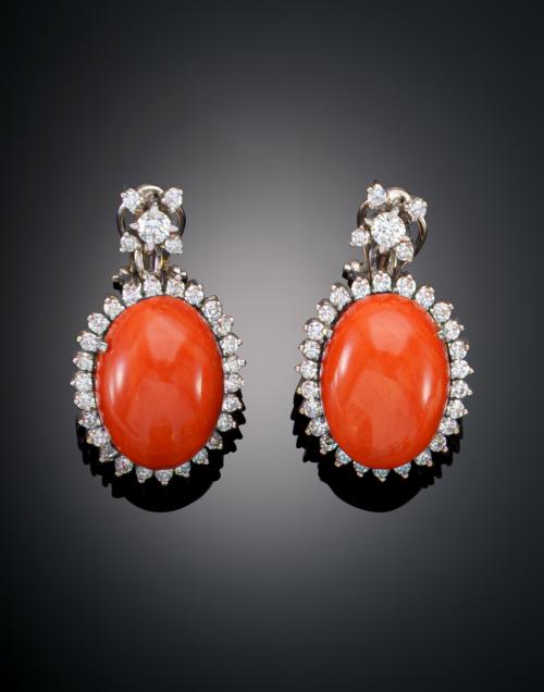1154   -  <p><span class="object_title">PENDIENTES LARGOS CON CORAL MEDITERRÁNEO Y DIAMANTES </span></p>