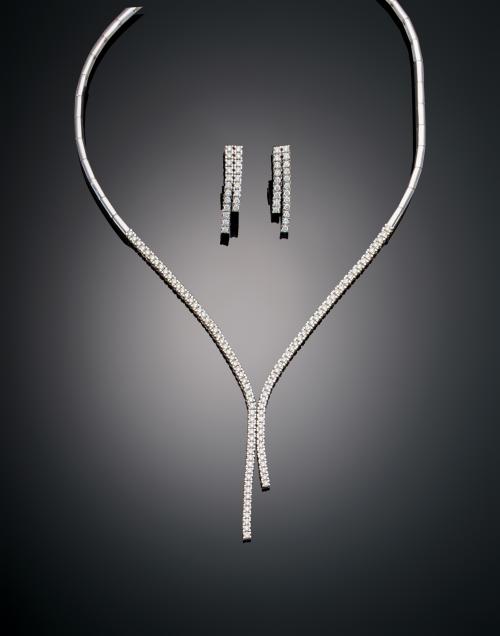 CONJUNTO DE COLLAR RIVIÉRE Y PENDIENTES 