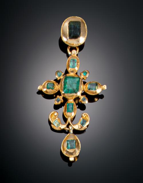 952   -  <p><span class="object_title">COLGANTE DE CRUZ, S. XVIII</span></p>