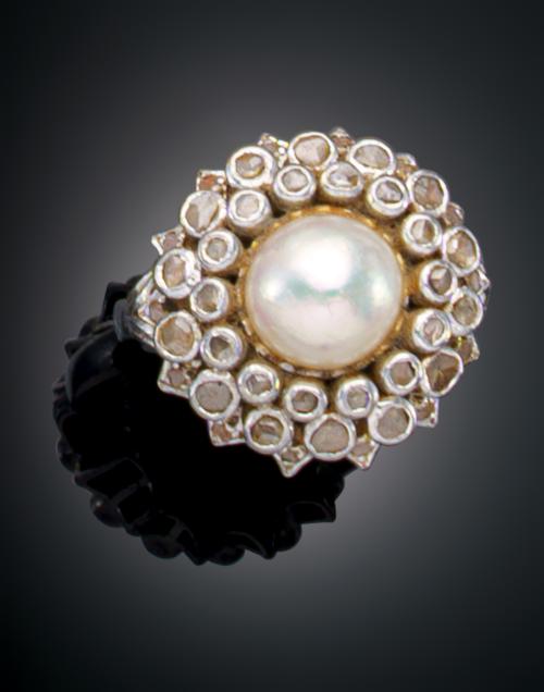 SORTIJA CON PERLA Y DIAMANTES