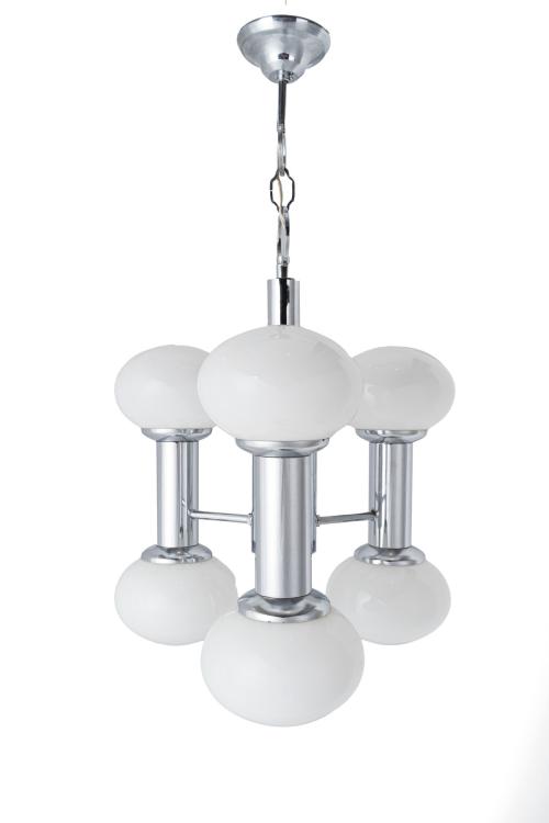 520   -  <p><span class="object_title">Lámpara de araña cromada de seis luces de estilo Stilnovo, años 60 de origen italiano.</span><br></p>