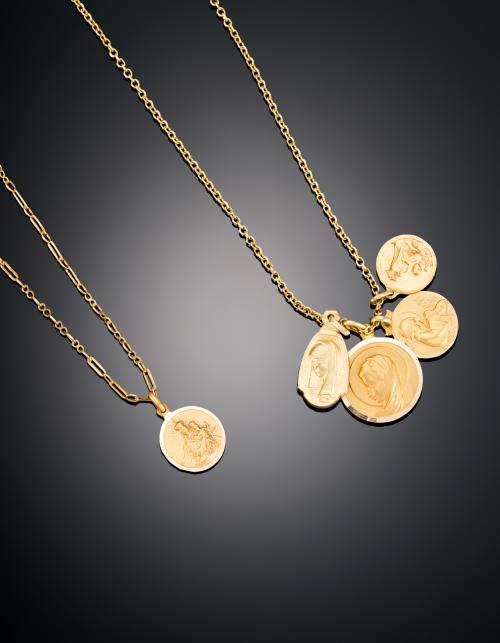 LOTE DE DOS CADENAS CON MEDALLAS RELIGIOSAS
