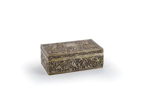 32   -  <p><span class="object_title">Caja antigua en plata española con marcas de Durán, 1919. <br/></span><br></p>