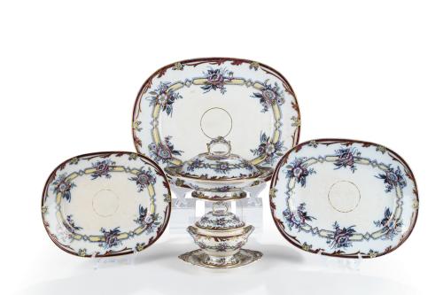 61   -  <p><span class="object_title">Juego de servir en loza inglesa con decoración floral, C. 1880. <br/></span><br></p>